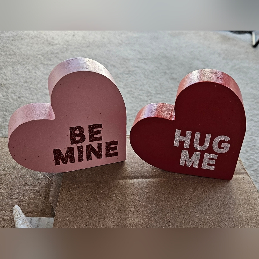 Set of 2 heart accents
